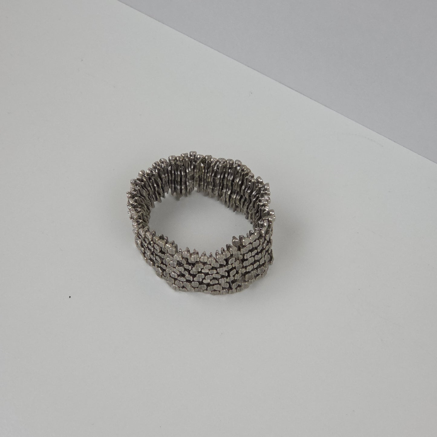 Hevi Brede Elastische Armband – Zilverkleurige Segmenten