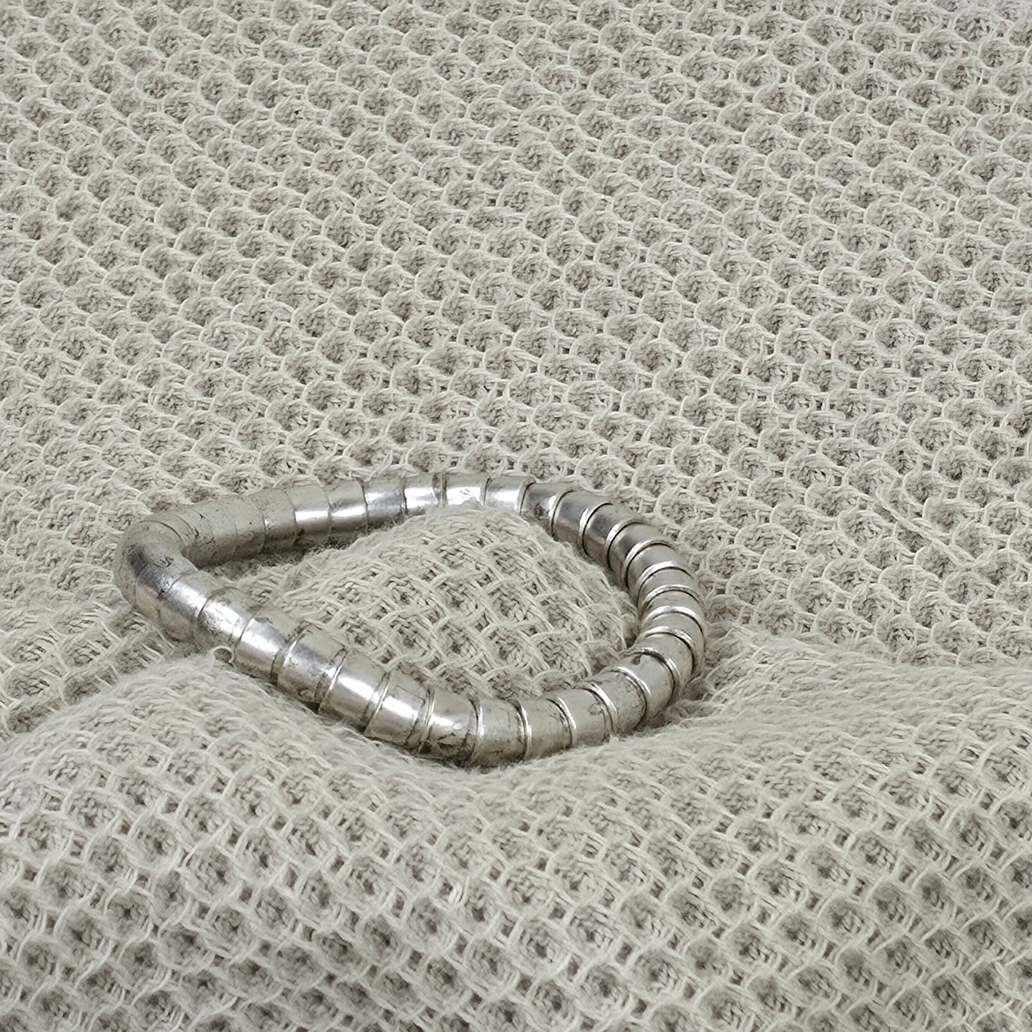 Hevi Elastische Armband – Zilverkleurige Segmenten