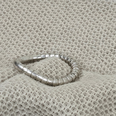 Hevi Elastische Armband – Zilverkleurige Segmenten