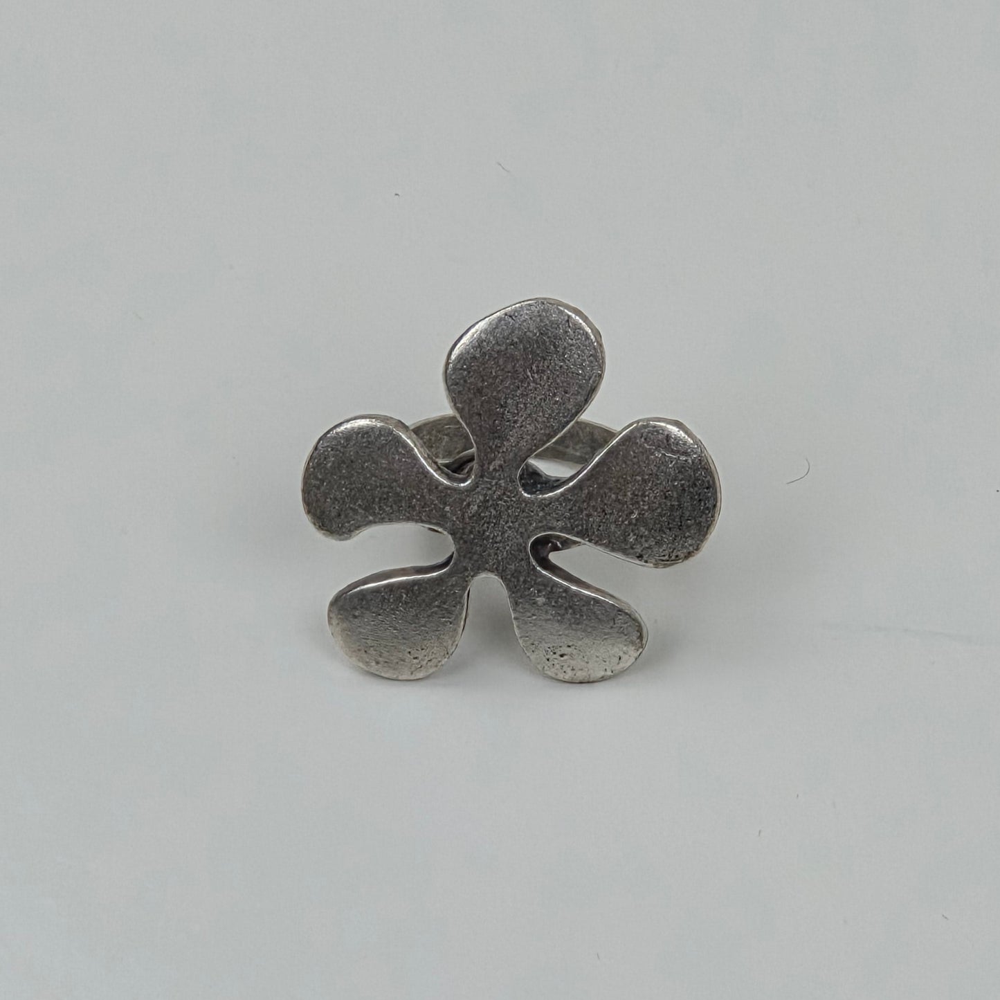 Hevi Flower Ring