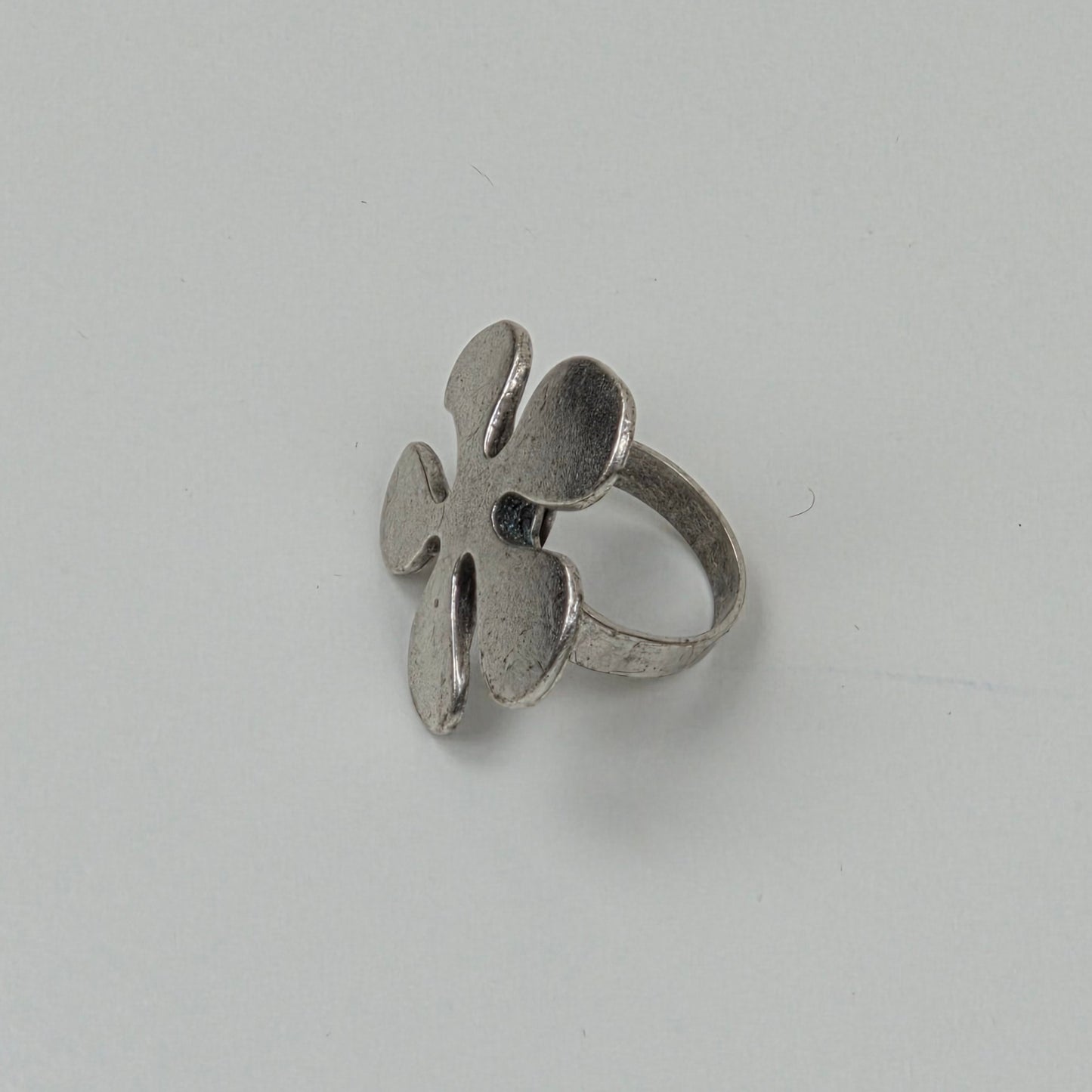 Hevi Flower Ring