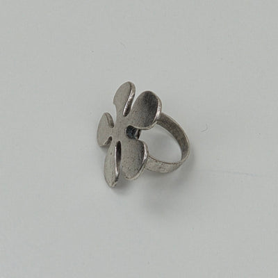Hevi Flower Ring