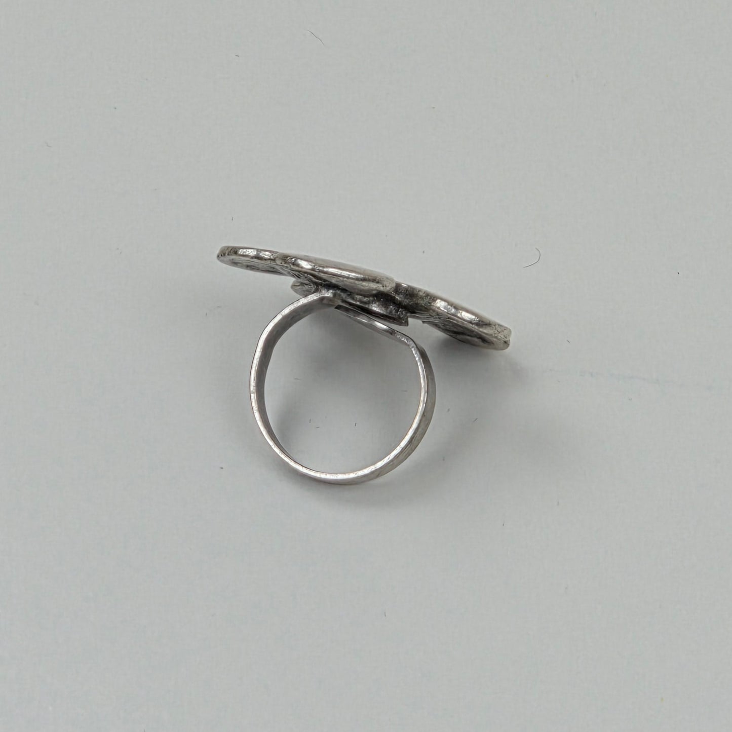 Hevi Flower Ring