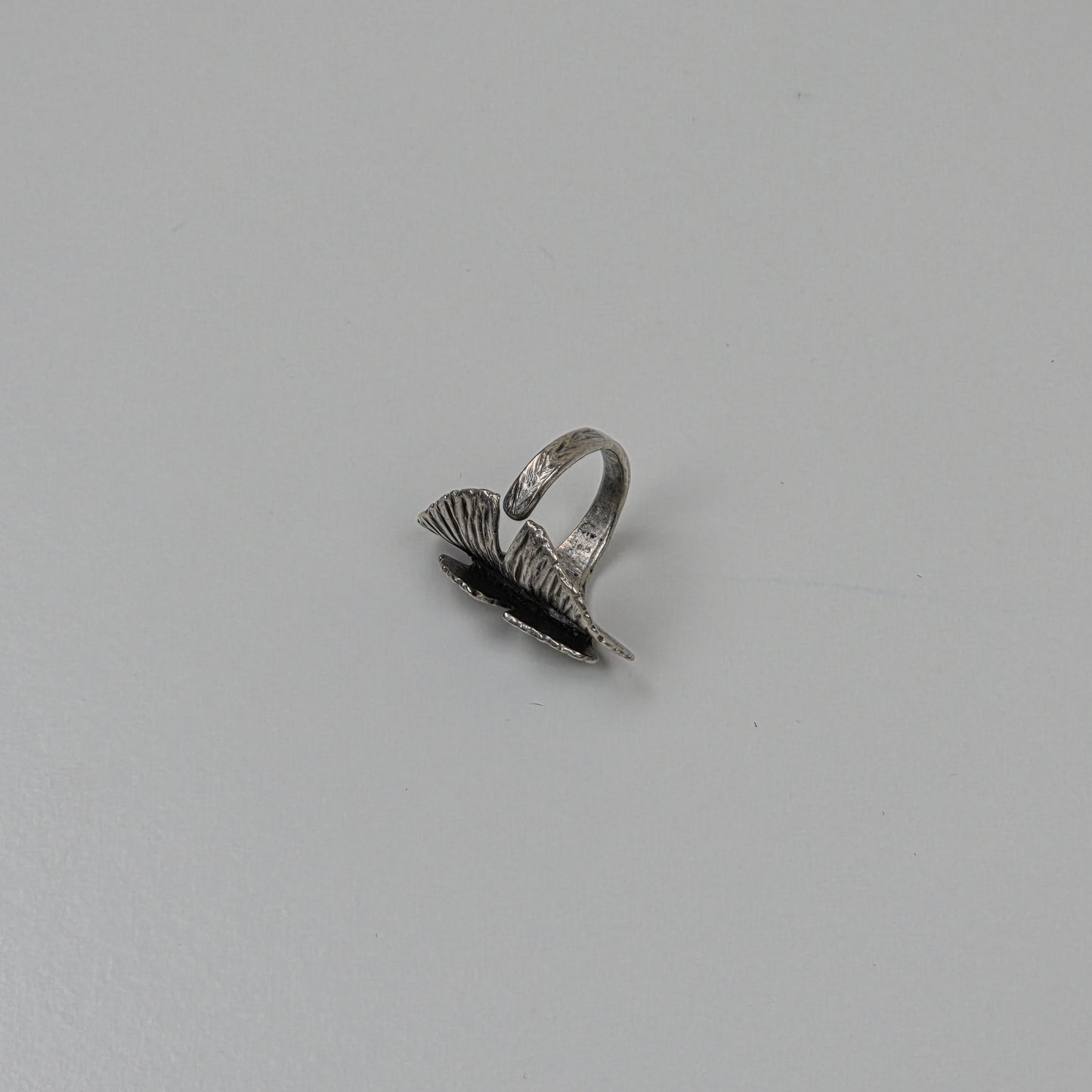 Hevi Ginkgo Leaf Ring