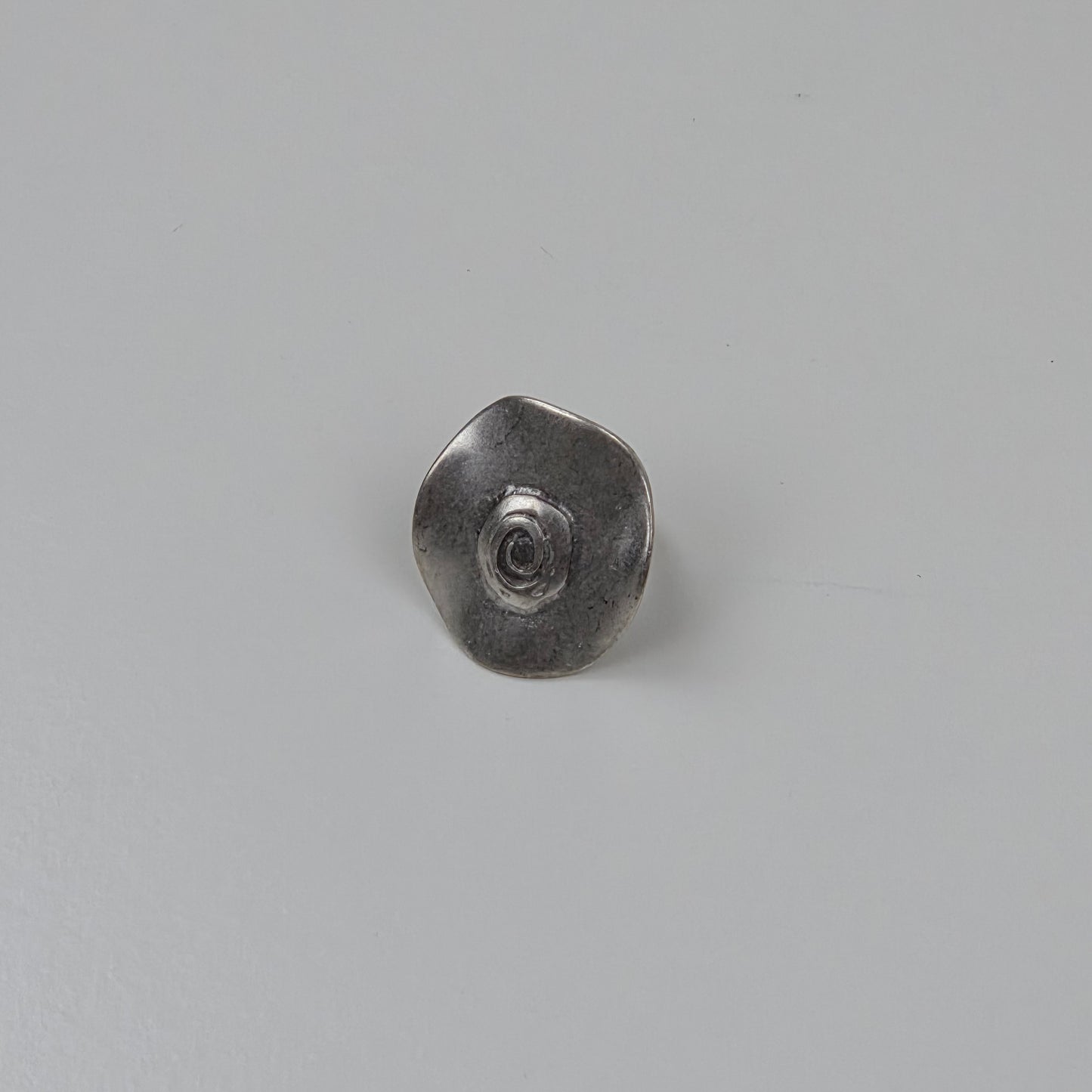 Hevi Rosette Ring