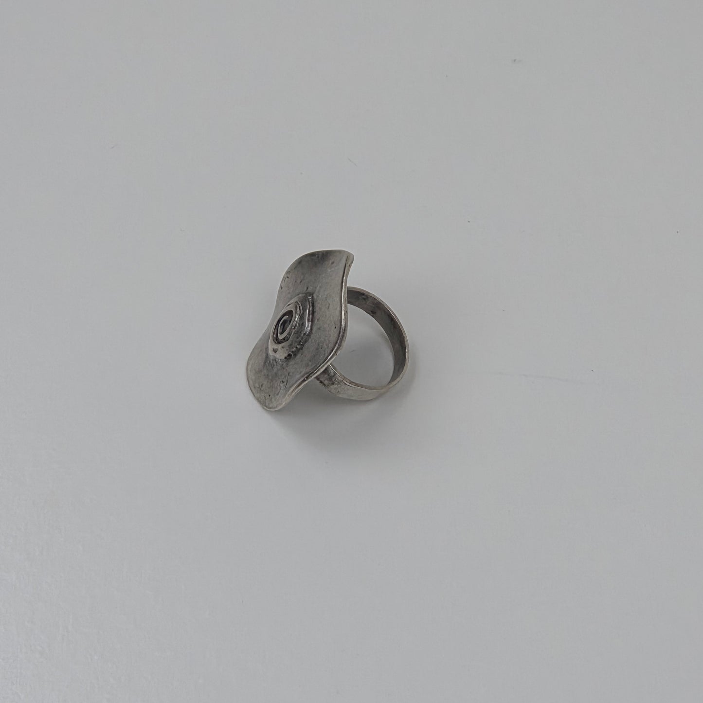 Hevi Rosette Ring