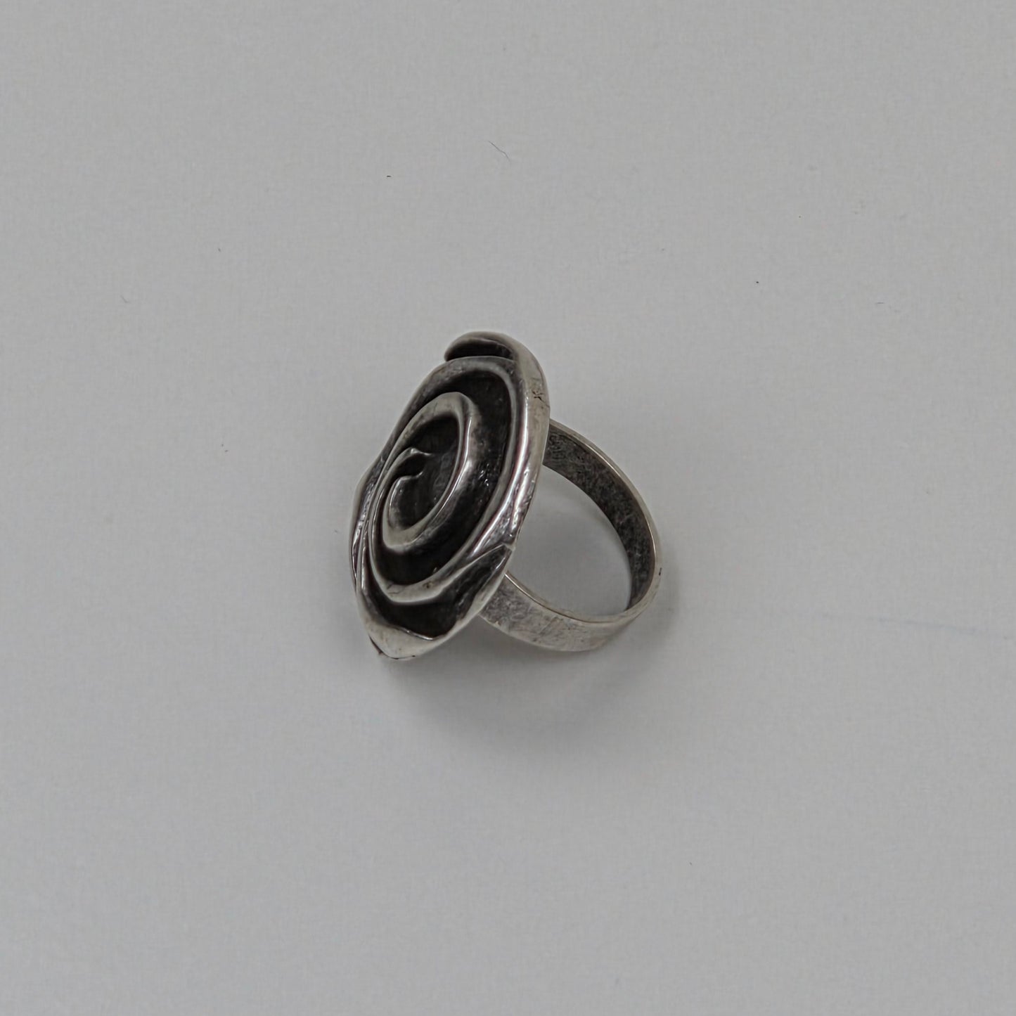 Hevi Rose Spiral Ring