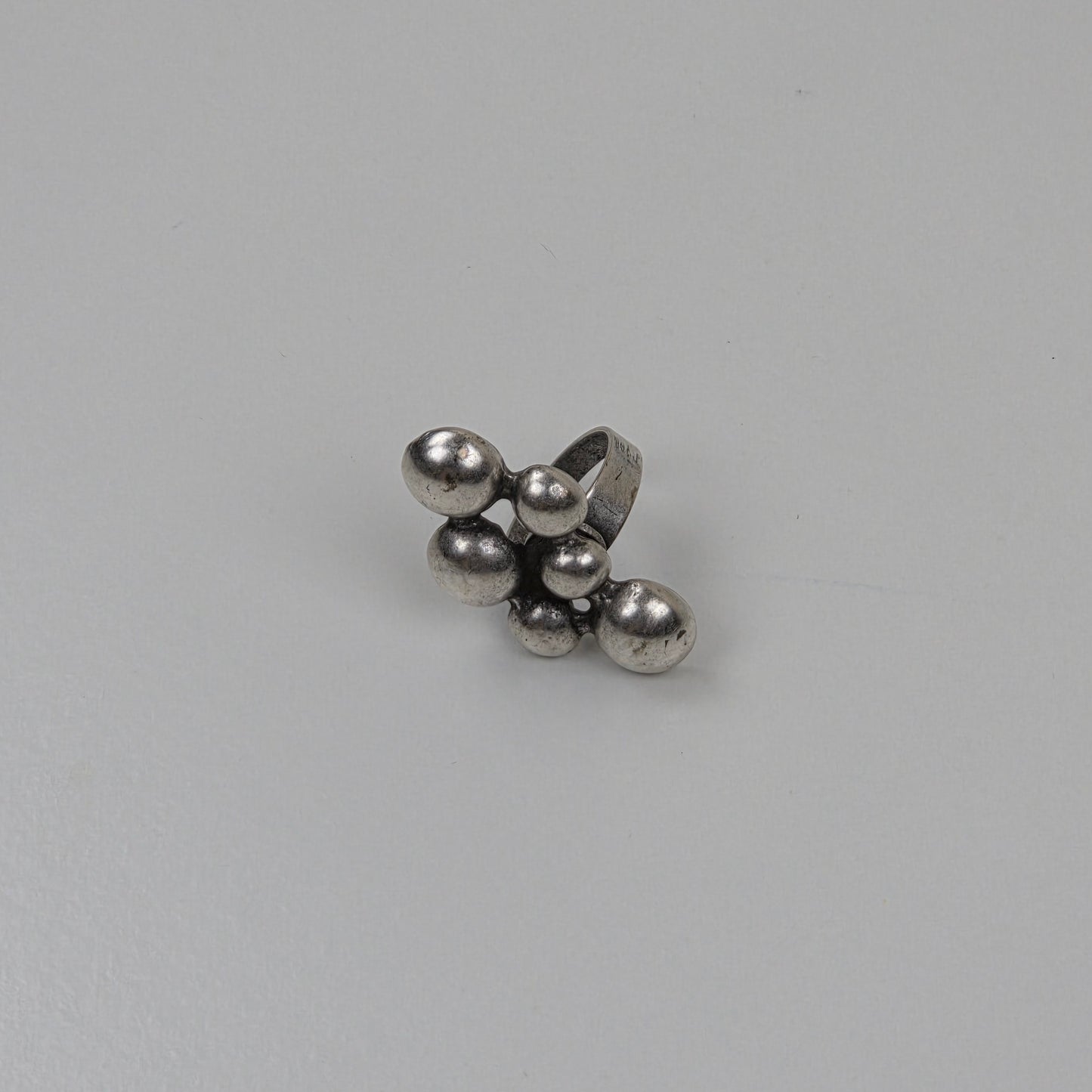 Hevi Orbit Ring