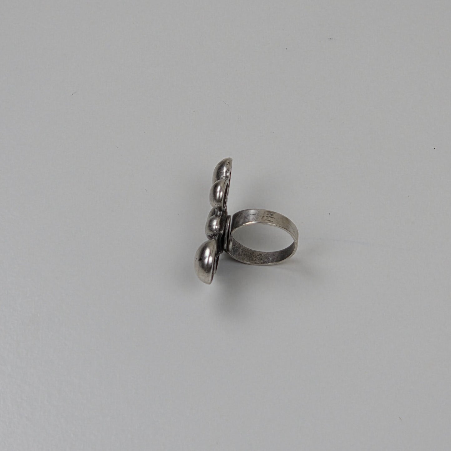 Hevi Orbit Ring