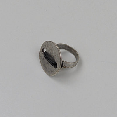 Hevi Button Ring