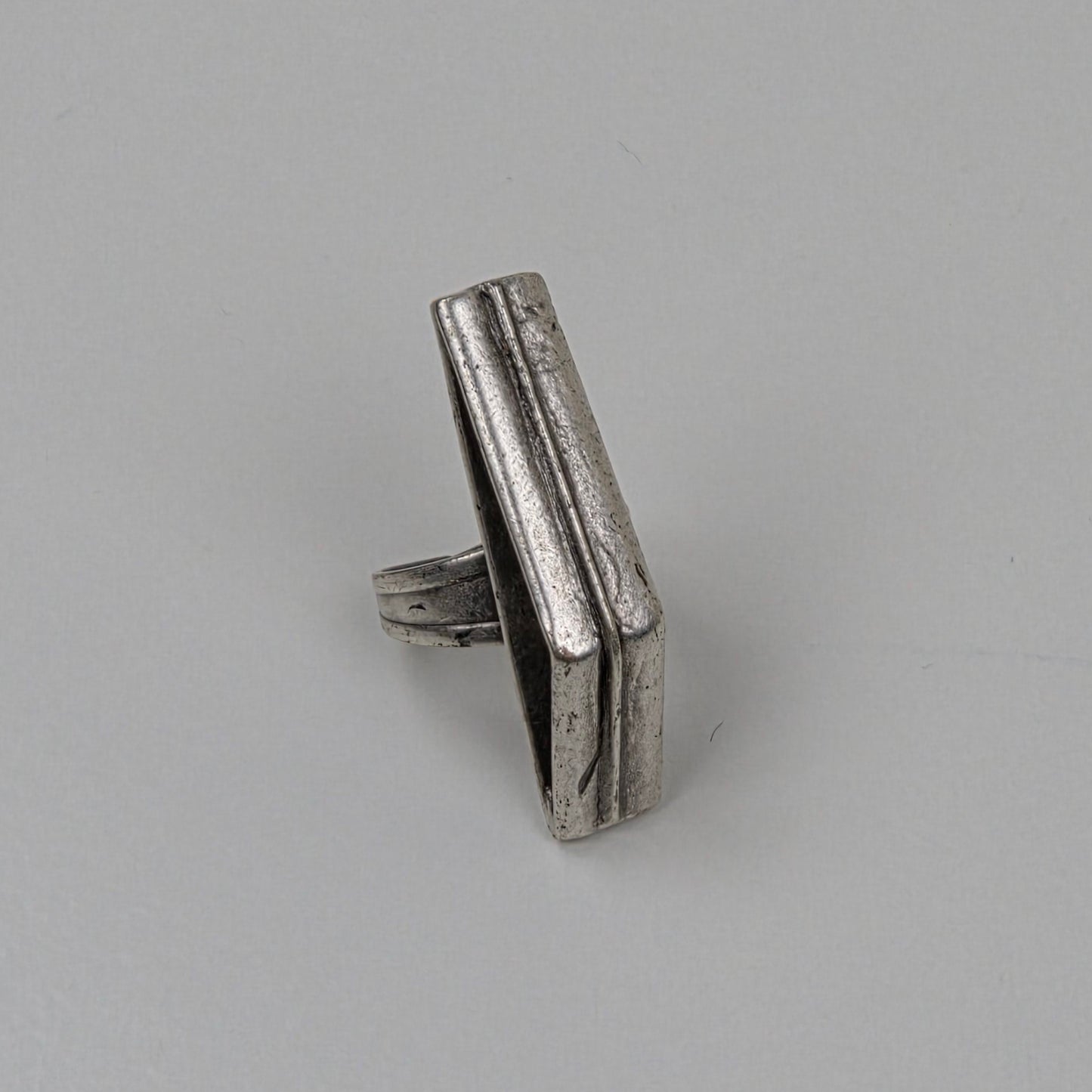 Hevi Geometric Frame Ring