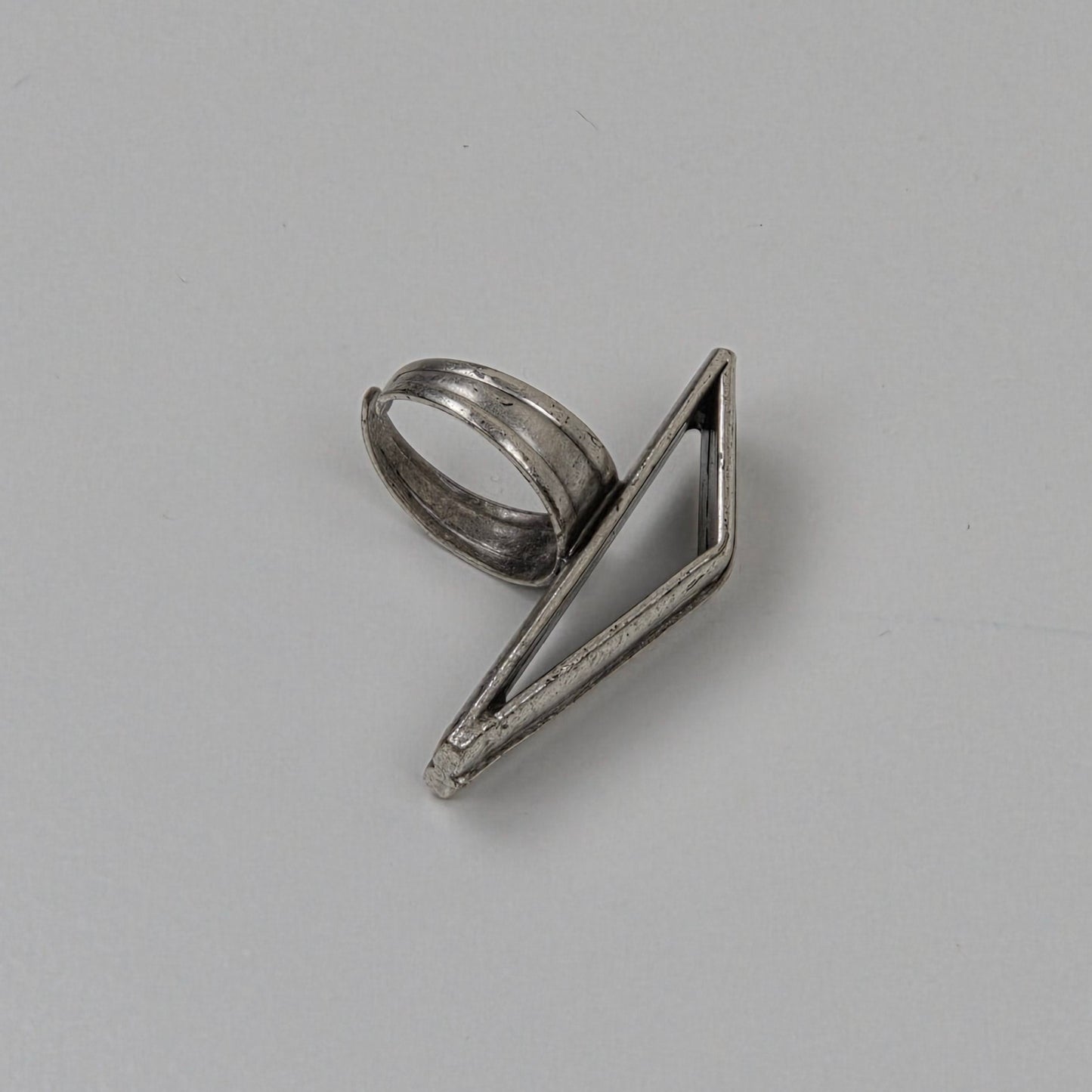 Hevi Geometric Frame Ring