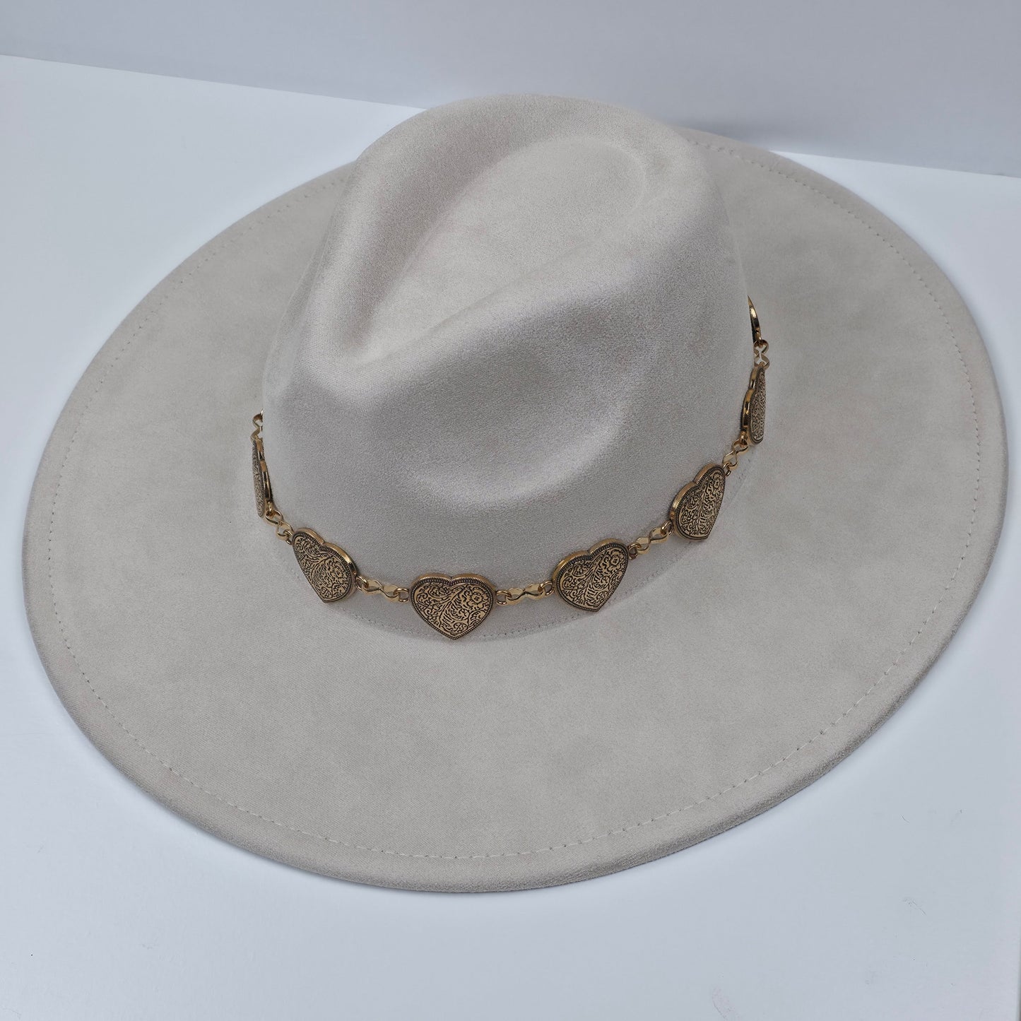 MICHELLE Suede Fedora Hat met Hartjesband