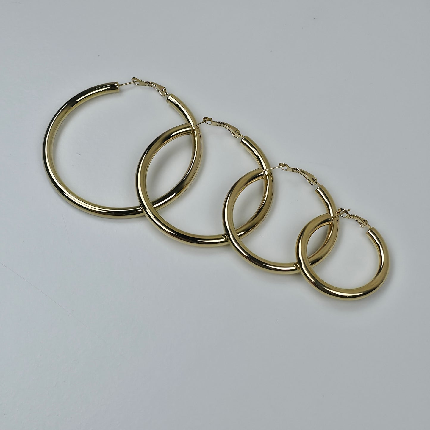 IM Classic Gold Hoop Earrings – Tijdloze Elegantie