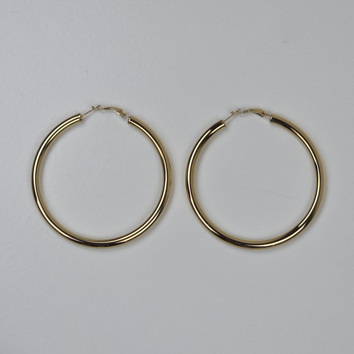 IM Classic Gold Hoop Earrings – Tijdloze Elegantie