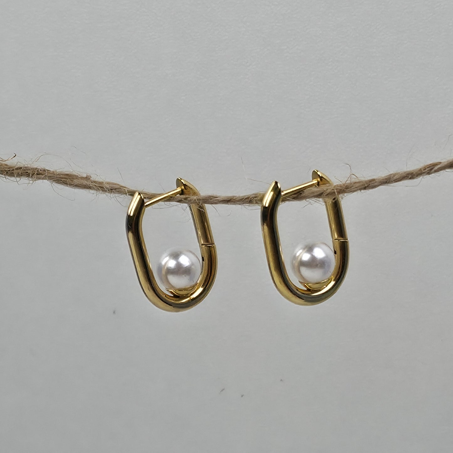 U-Hoop Pearl Earrings