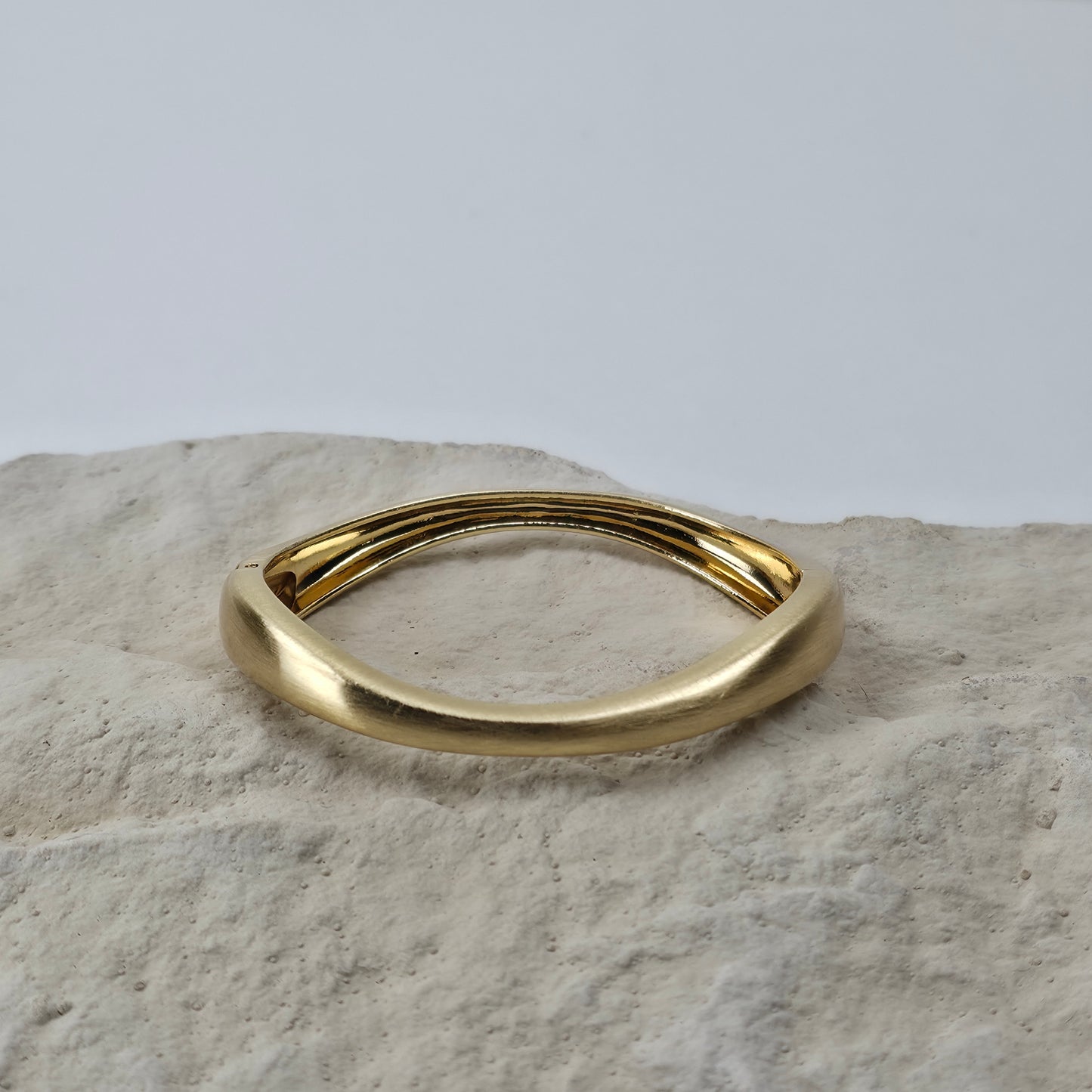 Goudkleurige Twisted Bangle