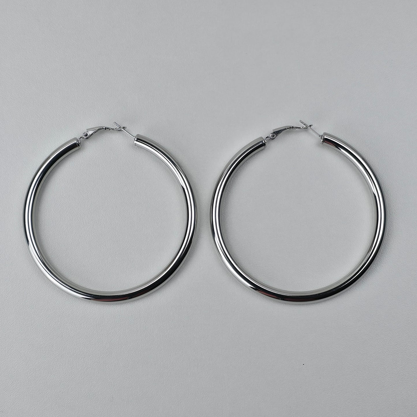 Zilverkleurige Hoops – 7 cm