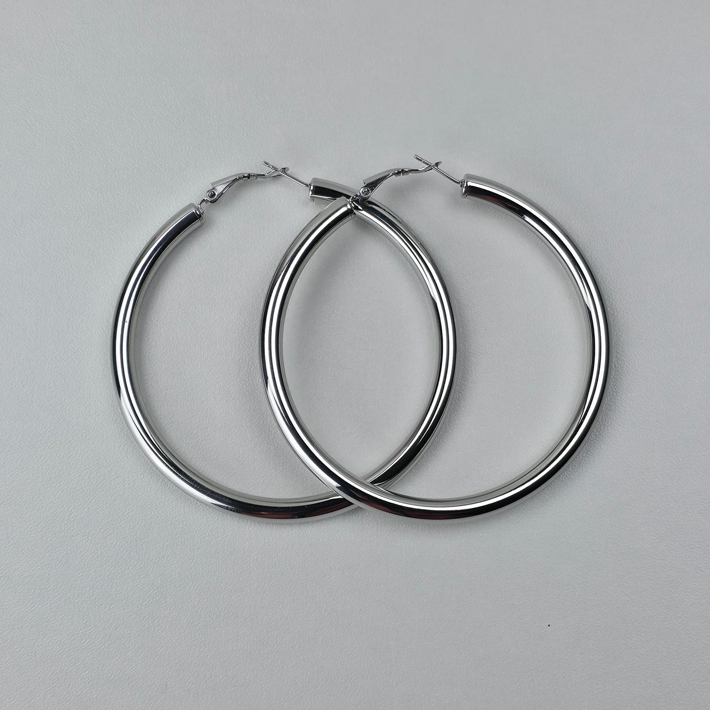 Zilverkleurige Hoops – 7 cm