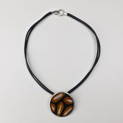 Zwart Leren Ketting met Ronde Hanger – Artistiek Design 45 cm