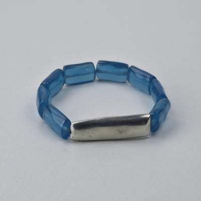 Handgemaakte armband met zilverkleurige accent