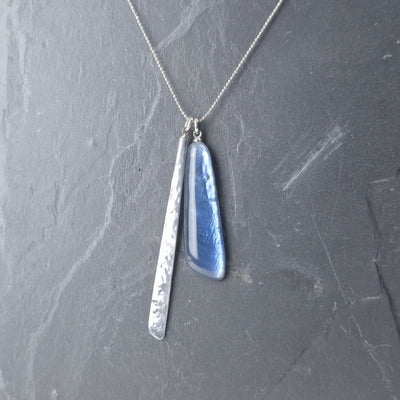 Handgemaakte Minimalistische Ketting met Duo Hanger – Oceaanblauw (45 cm)