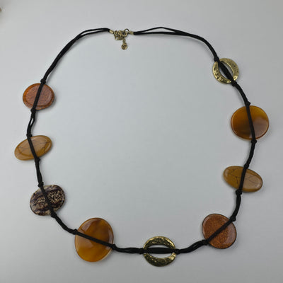 Handgemaakte Lange Ketting met Goudkleurige Accenten – 80 cm