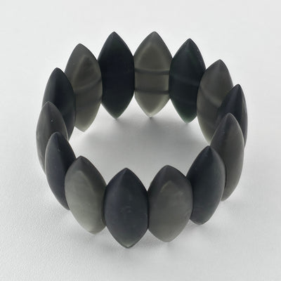 Handgemaakte elastische armband met matte afwerking – donkergroen & bordeauxbeige