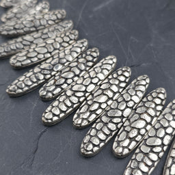 Handgemaakte Zilverkleurige Textuur Statementketting