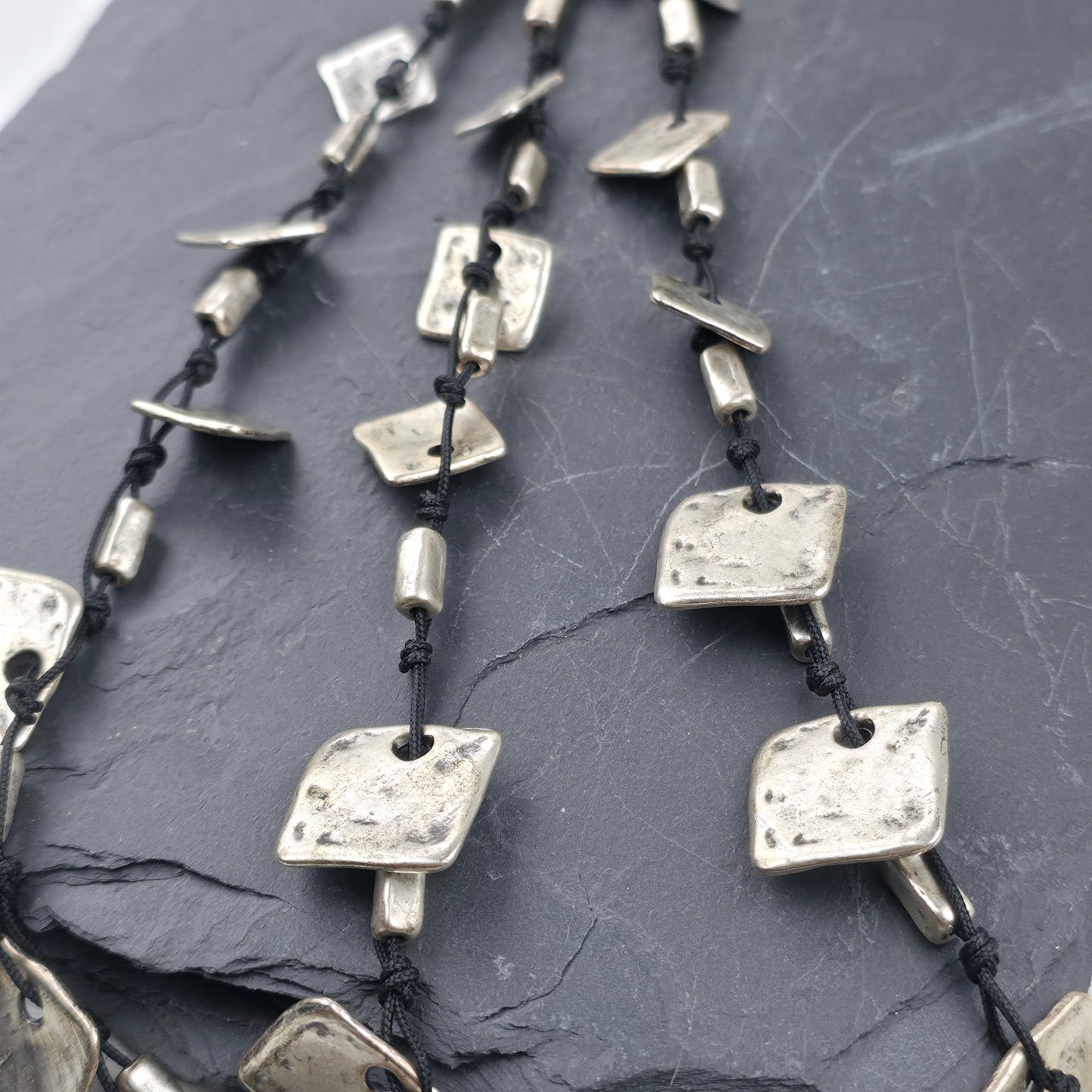 Handgemaakte Zilverkleurige Vierkantjes Statementketting