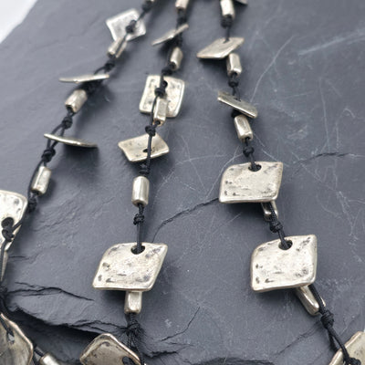 Handgemaakte Zilverkleurige Vierkantjes Statementketting