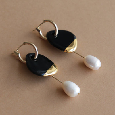 Arp Pearl And Porcelain Earrings - Black