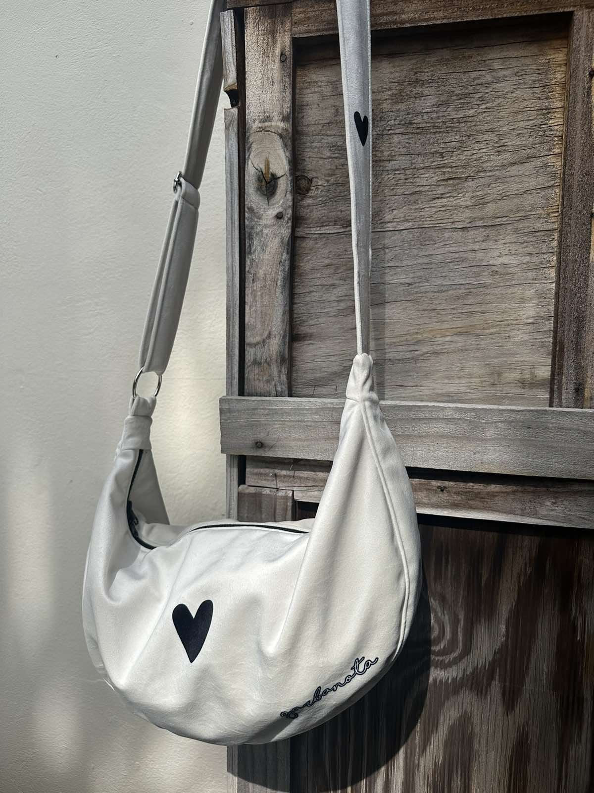 Hobo Bag Heart - White